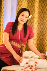 Professionelle Thai Massage Behandlung bei AYAY Thai Wellness & Massage