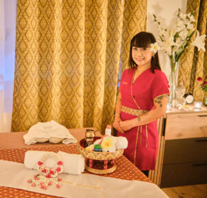 Professionelle Thai Massage Behandlung bei AYAY Thai Wellness & Massage
