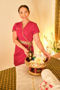 Professionelle Thai Massage Behandlung bei AYAY Thai Wellness & Massage